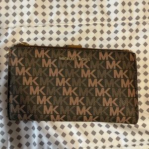 Michael kors wallet